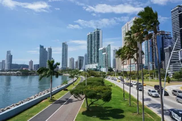 Cinta Costera y el horizonte de la Ciudad de Panamá
